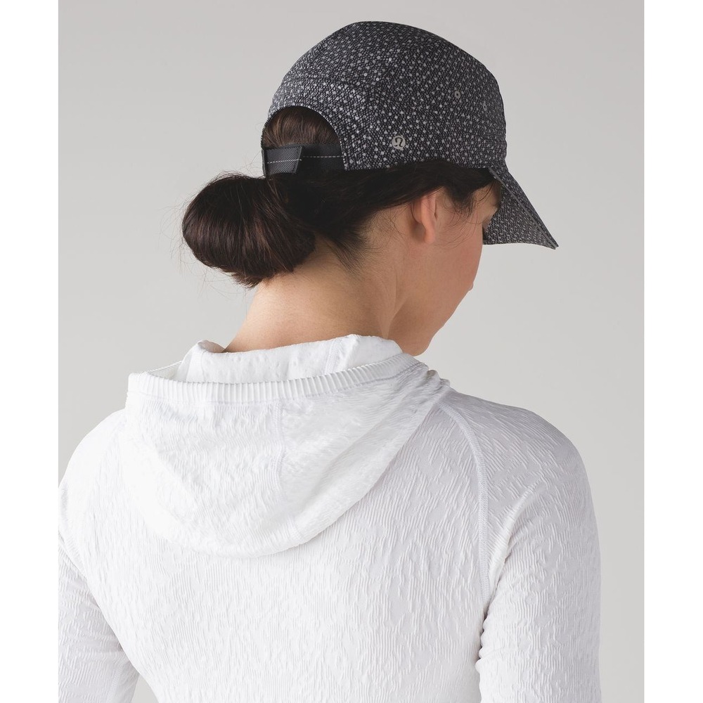 Lululemon‎ Race to Place Run Hat 2.0 Reflective Lightweight Swift fabric